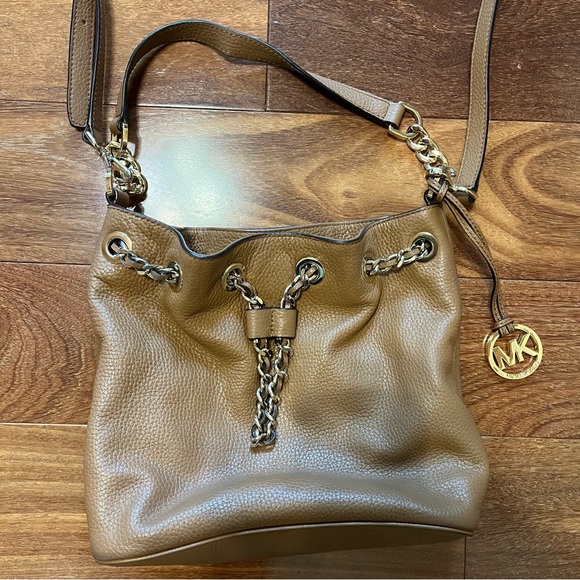 Michael Kors "Frankie" Drawstring Messenger Bag Leather shoulder/cross body - Picture 4 of 14